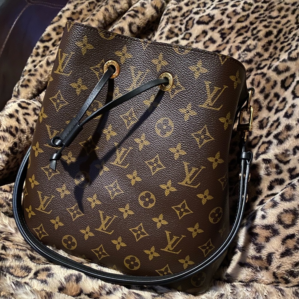 Louis Vuitton Neonoe monogram